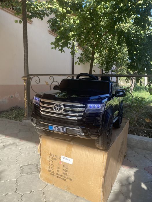 Детская машина Toyota Land Cruiser 300 электромобиль с пультом