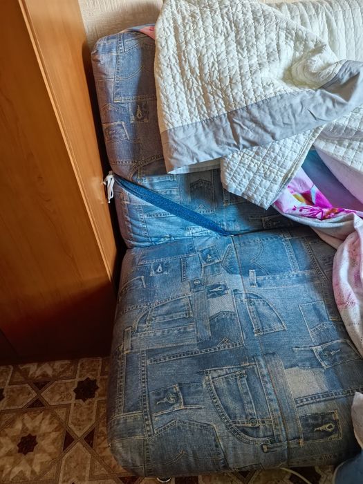 Диван бесплатно..