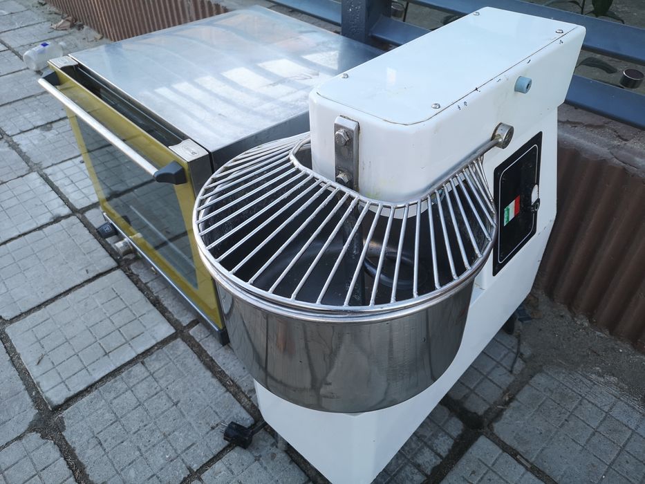 Машина  Тесто 22 литра  Пицария  Фурна  Конвекторна Фурна UNOX  220V Н