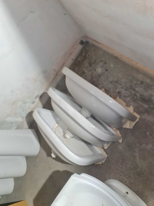 Usi, lavoare, cabina