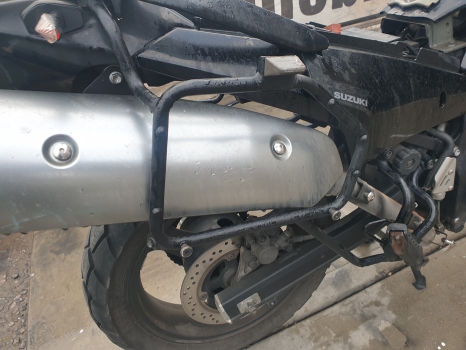 Suzuki V-storm 2004-2010г. Стойка за странични куфари,  преден ролбар.