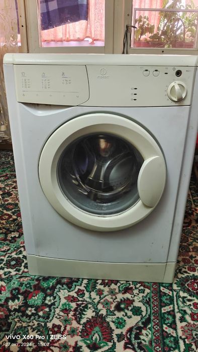 Продам стиральную машинку indesit