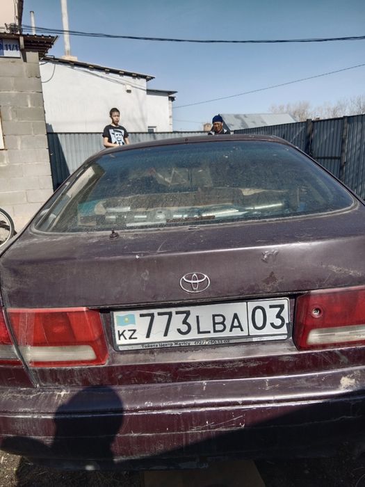 Продам машину Toyota carina E