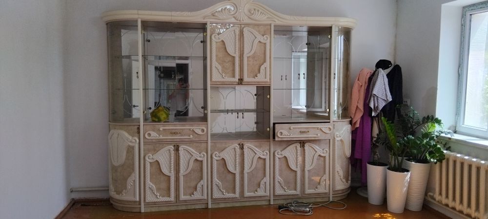 Сервант в отличном состоянии