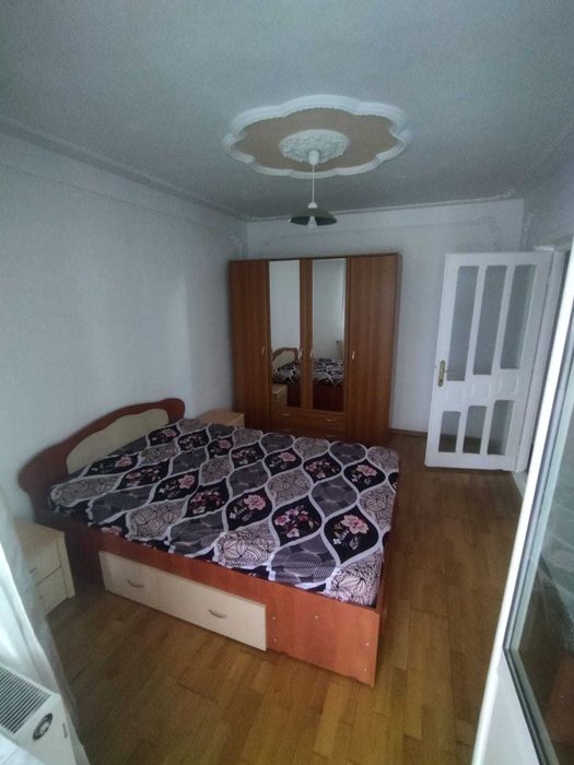 Închiriez apartament cu 2 camere