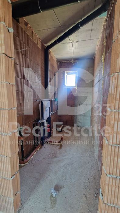 Двуетажна къща с ТРИ СПАЛНИ, завършена до ключ в Марково!