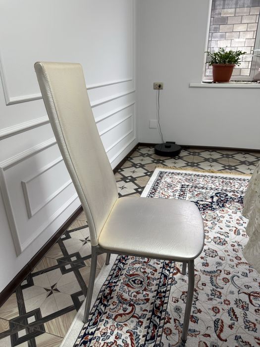 Стол со стульями