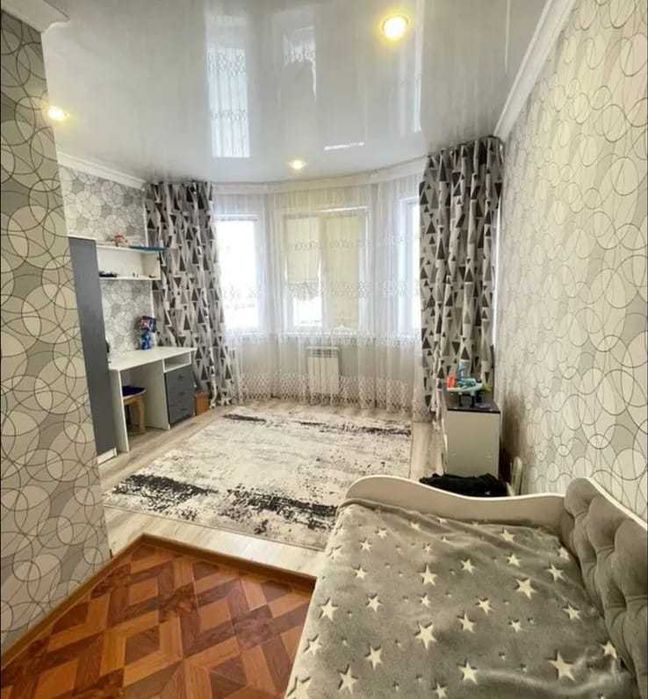 Просторный двухэтажный дом в отличном районе