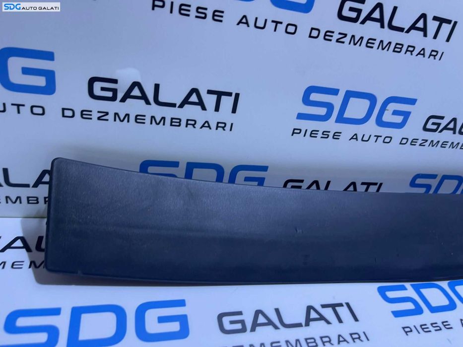 Capac Ornament Plastic Trager Tragher Armatura Spoiler Bara Fata Audi A4 B8 2008 - 2012 Cod 8T0807217A [M4728]