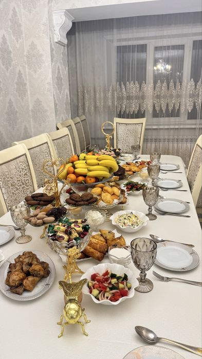 Стол и стулья 16 шт