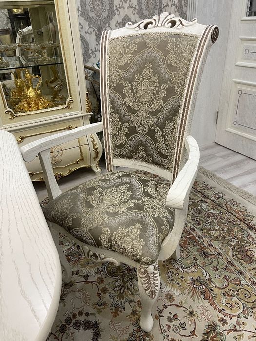 Стол и 12 стульев- классика для зала. Zal uchun stol va 12 ta stul