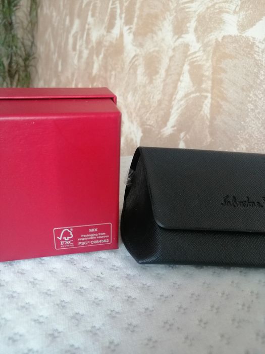 Чисто нови дамски, дизайнерски, слънчеви очила Салваторе Феррагамо