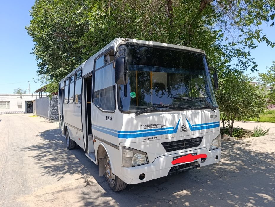 Isuzu NP 37 2012