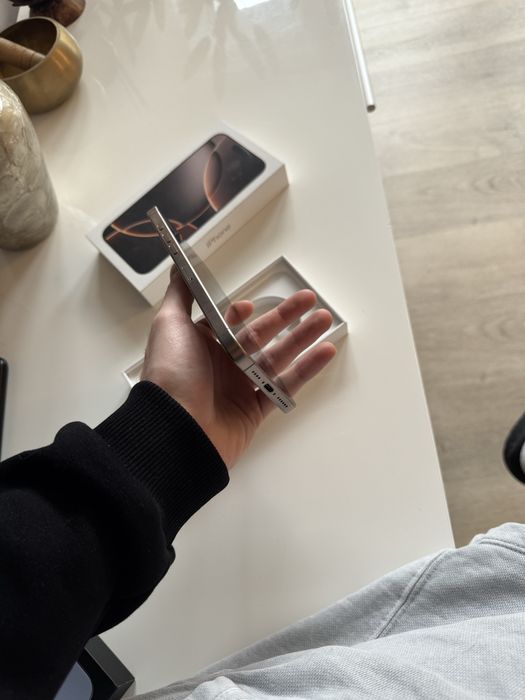 Iphone 16 pro max  desert titanium 256gb