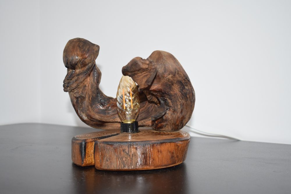 Lampa handmade din lemn recuperat