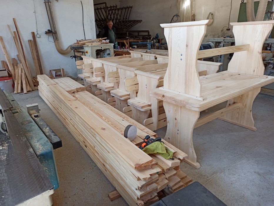 НАЛИЧНИ Баварски маси и пейки