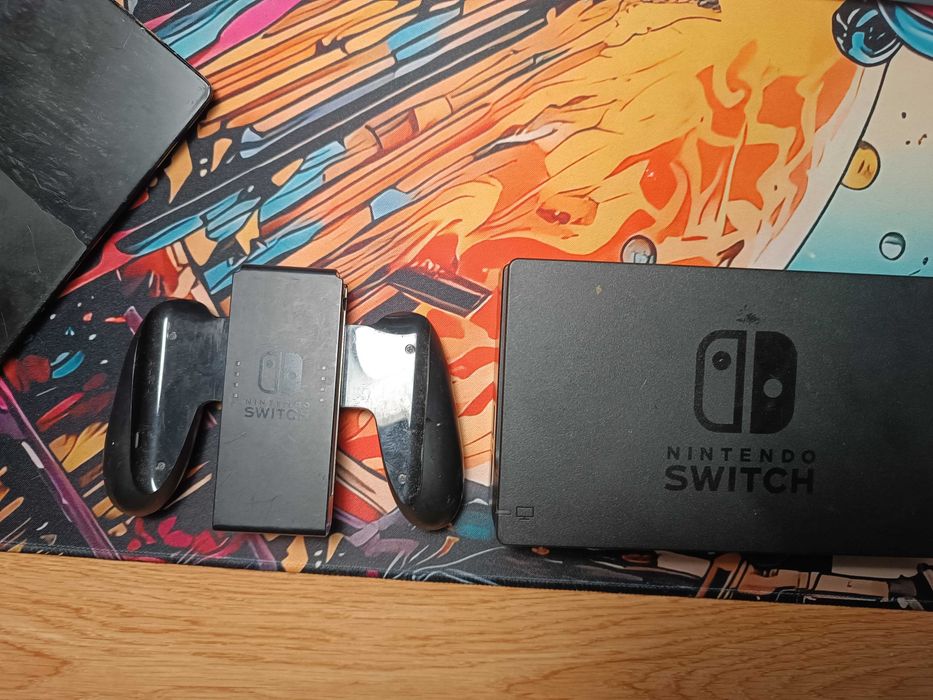 Комплект за Nintendo Switch: Dock станция + Grip (ръкохватка)