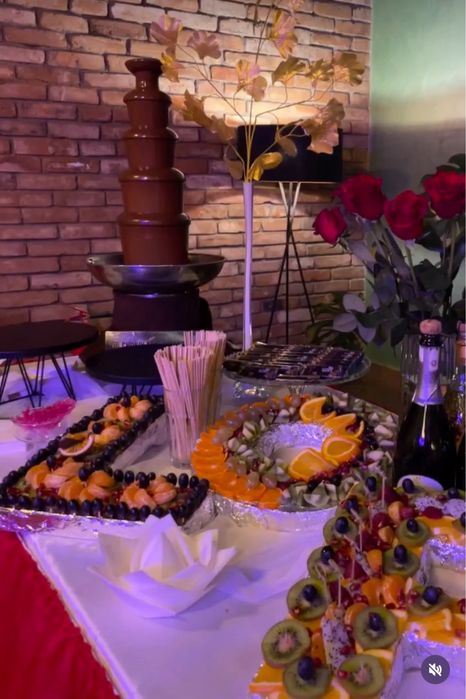 фуршет шоколадный фонтан