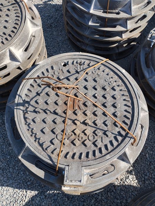 Люк на шарнире и замком