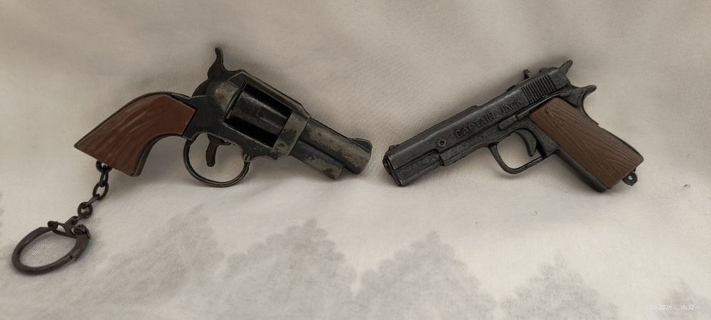 Метални пистолети с капси Colt   и 72 бр.капси