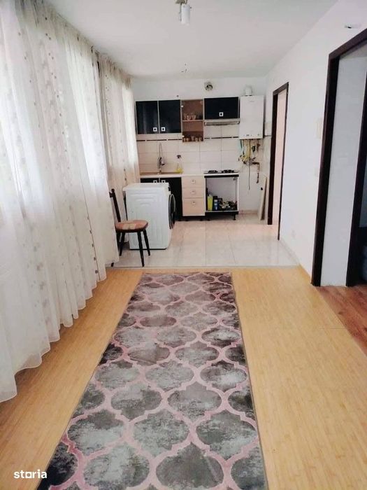 De vanzare apartament cu 2 camere și balcon, 82 mp, zona Roman Voda