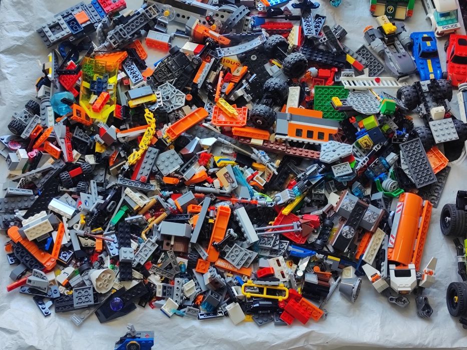 Оригинални Лего части 4,5 кг lego