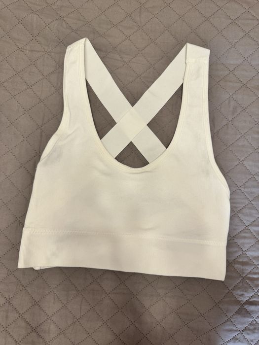 Бял потник с интересен гръб