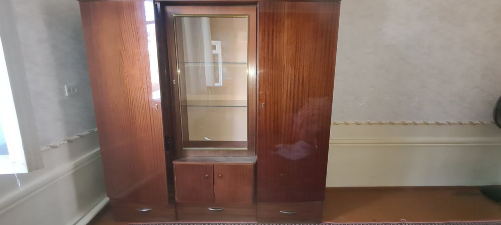 Стенка тумбочка и трюмо