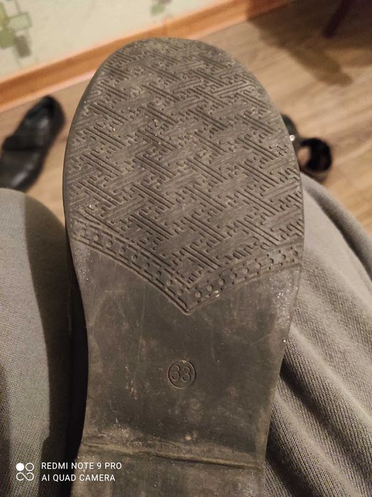 продаю кожа :ботинки и туфли на мальчика