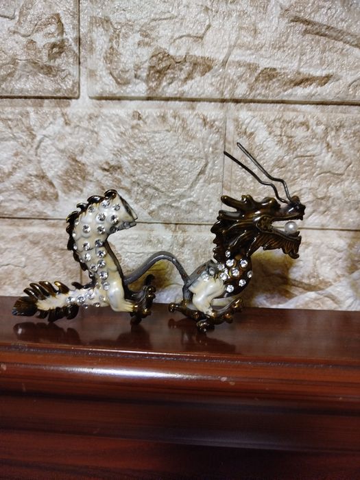 Сувинер не обичный дракончик продаю