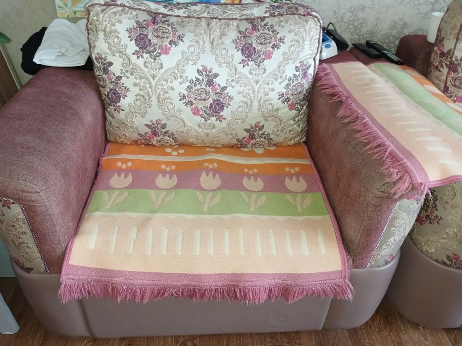 Продаются диван, мини диван и кресло
