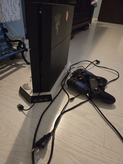 Vand PS 4 in stare buna