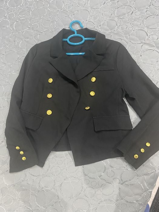 Ново елегантно черно сако