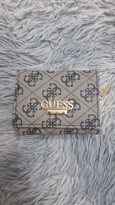 Portofel mic dama Guess, dimensiune 8/11 cm