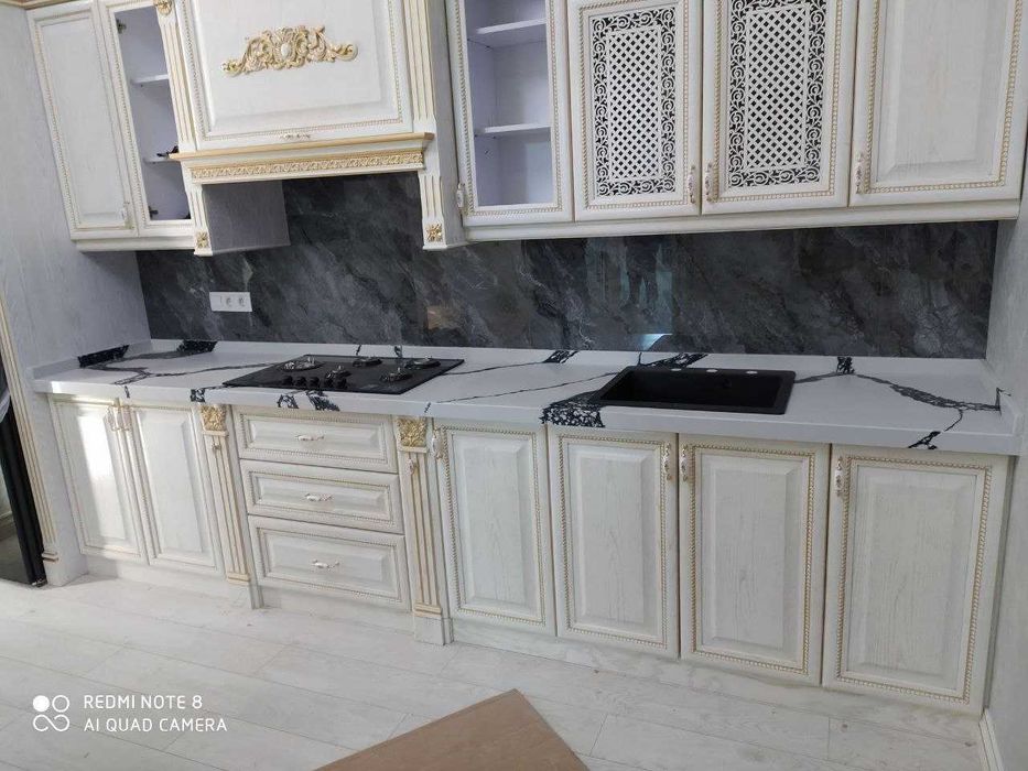 Столешницы и другие изделия из исскуственного и натурального камня.