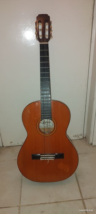 Vând chitară Ariana