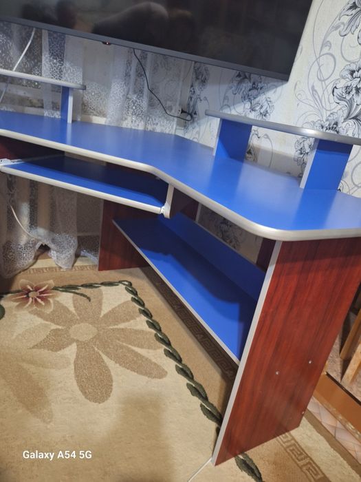 Продам угловой компьютерный стол