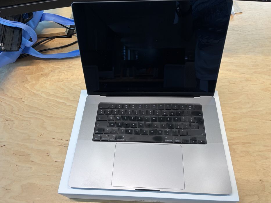 Apple MacBook Pro 16" (2021) - M1 Pro / 32GB RAM / 1TB SSD