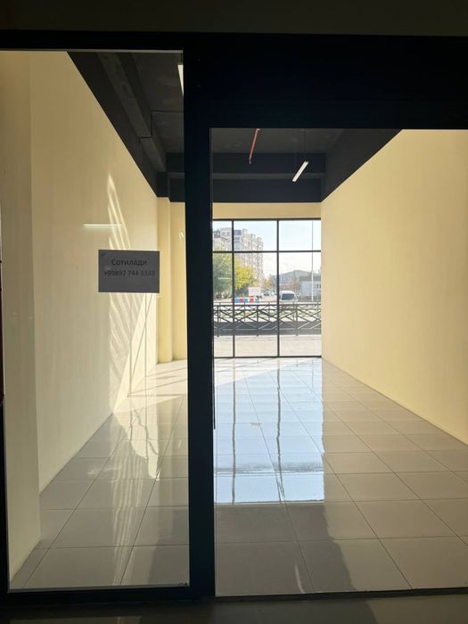 Magazin Stroymart Ibn Sino savdo markazida