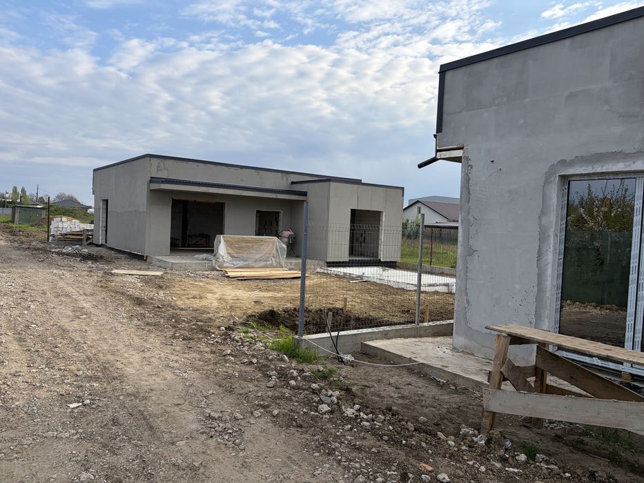 Casa cu piscina automarizata/sat Costi posibilitate rate 12 luni