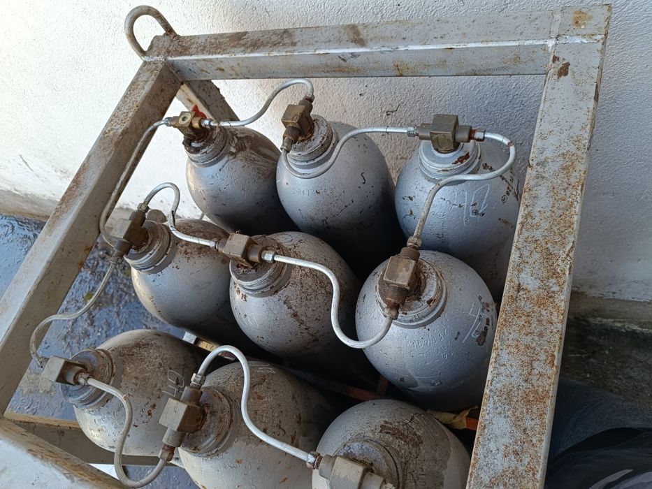 Батерия от бутилки за транспортиране на природен газ