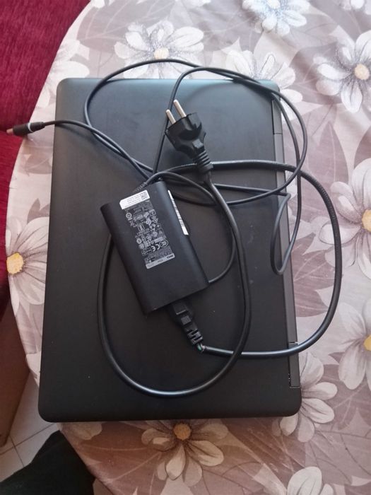 Лаптоп компютър dell