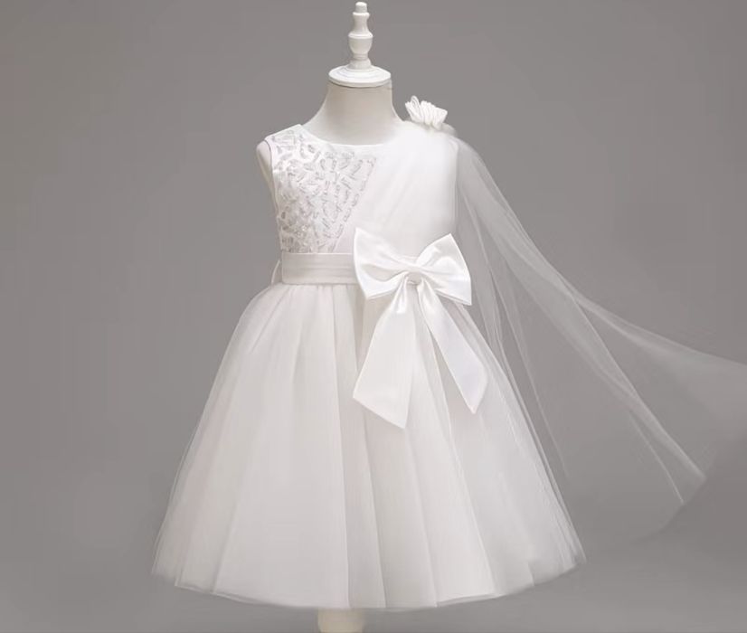 Продам  белые нарядные платья на девочек