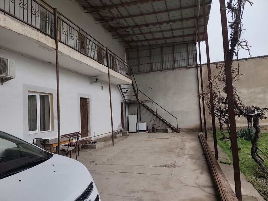 Hovli sotiladi Yangi Hayot MFY