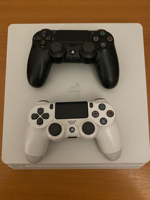 Vand urgent!Ps 4 slim alb in stare buna de functionare