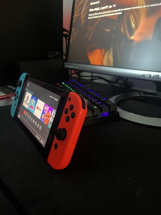 Vand nintendo swich cu 2 jocuri