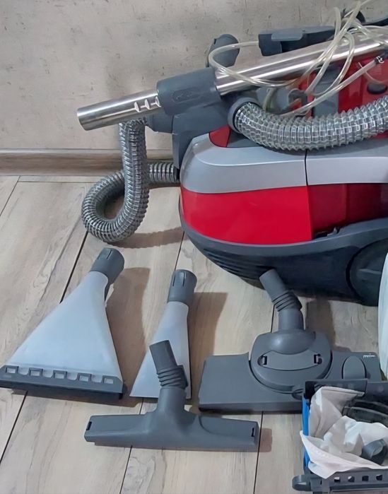 Пылесос Zelmer .