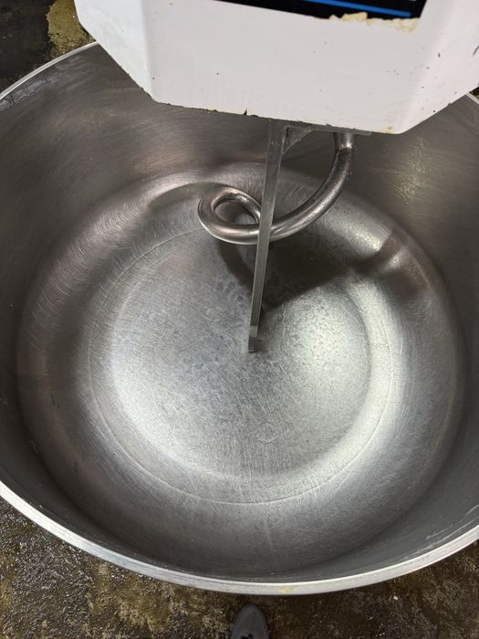 Продам тестомес на 300 литров