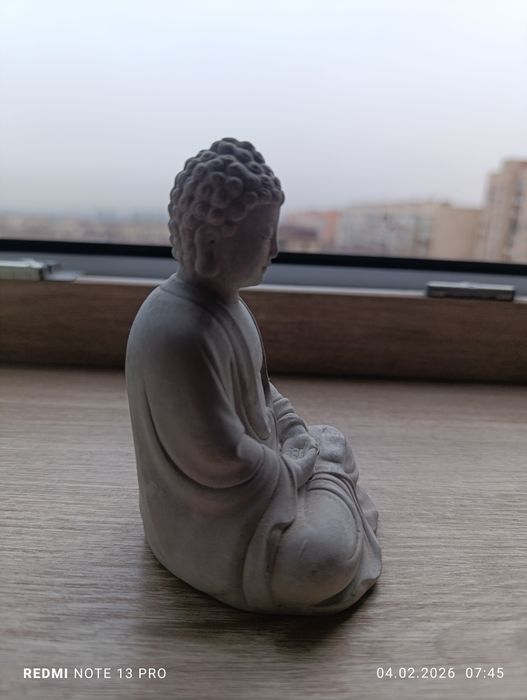 Статуэтка Будды из бетона