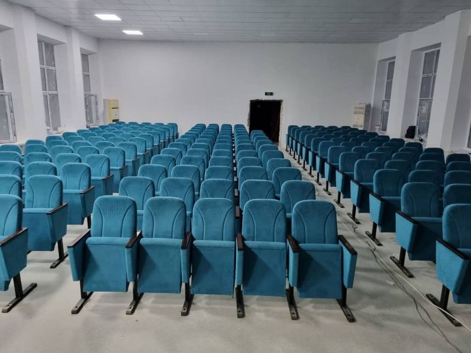 Театральные кресла